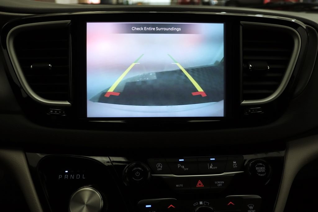 Used 2024 Chrysler Pacifica Touring-L FWD image 23