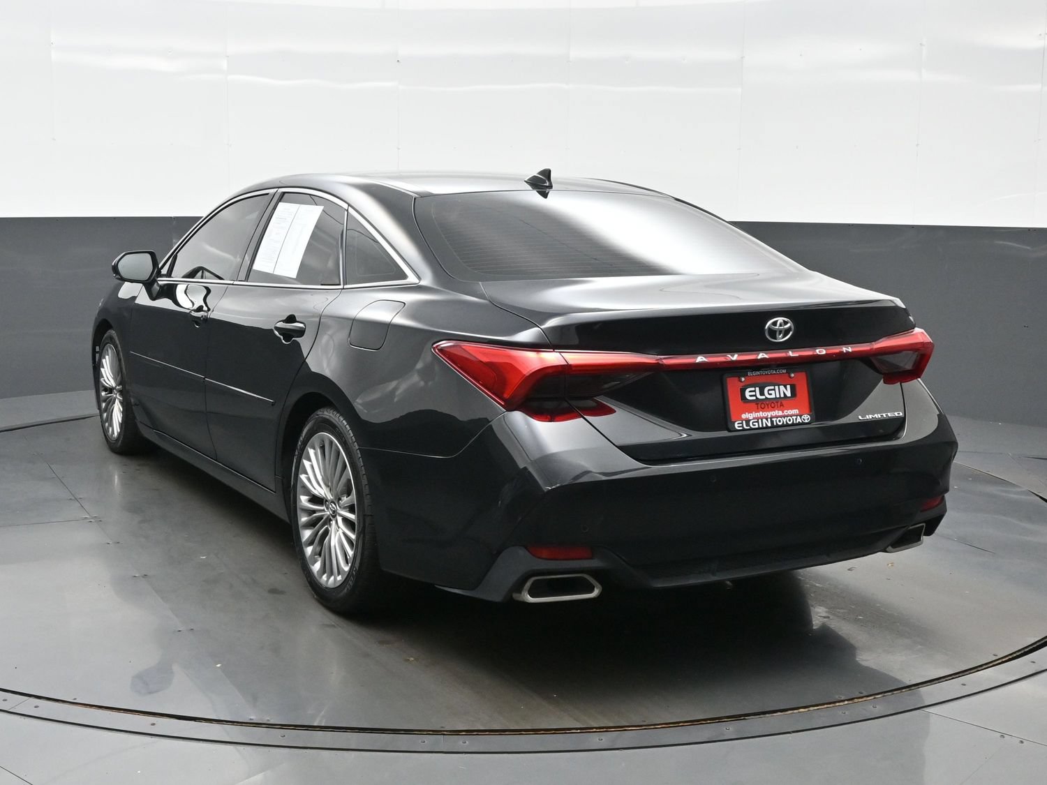 Used 2020 Toyota Avalon Limited w/ Advanced Safety Package FWD image 4