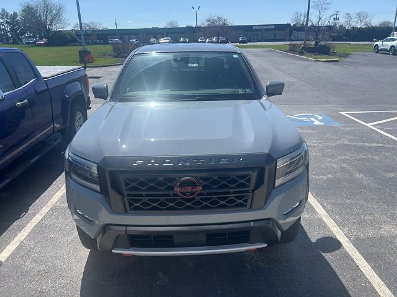 Used 2023 Nissan Frontier PRO-4X w/ Pro-4X Premium Package image 2