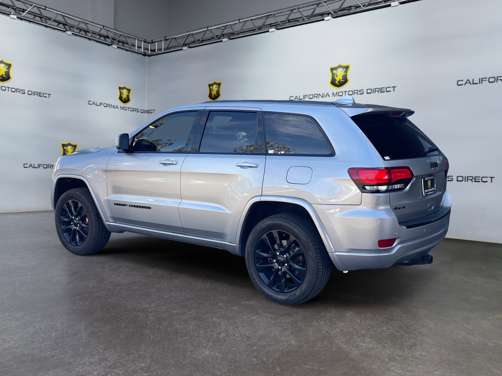 Used 2018 Jeep Grand Cherokee Altitude image 3