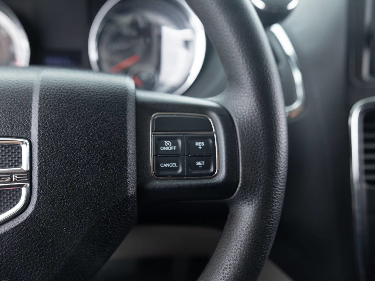 Used 2011 Dodge Grand Caravan Express FWD image 38
