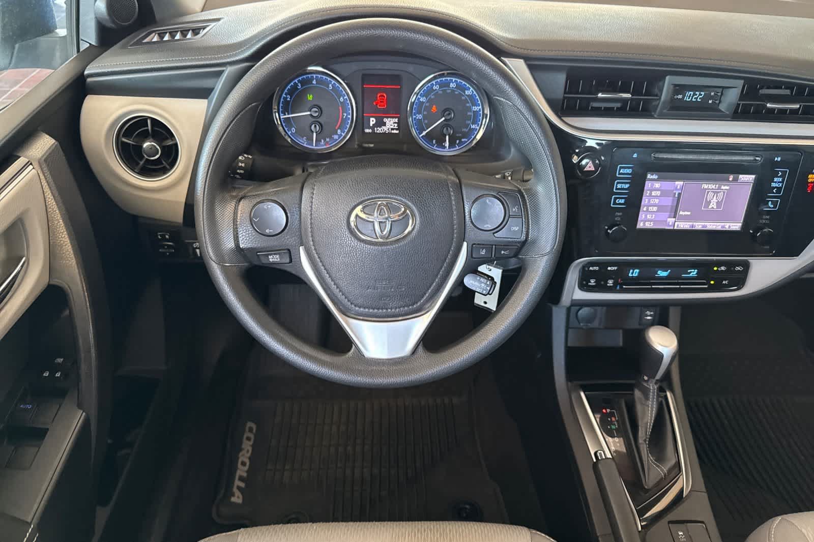 Used 2018 Toyota Corolla LE FWD image 14