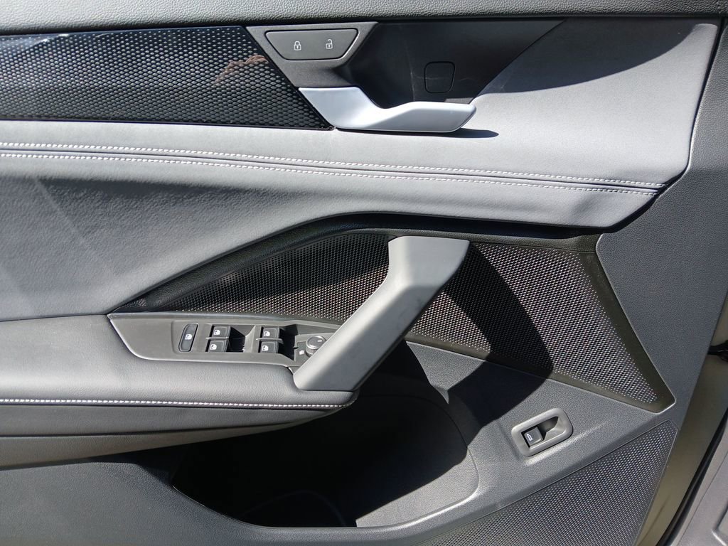 New 2026 Volkswagen Tiguan SE R-Line image 11