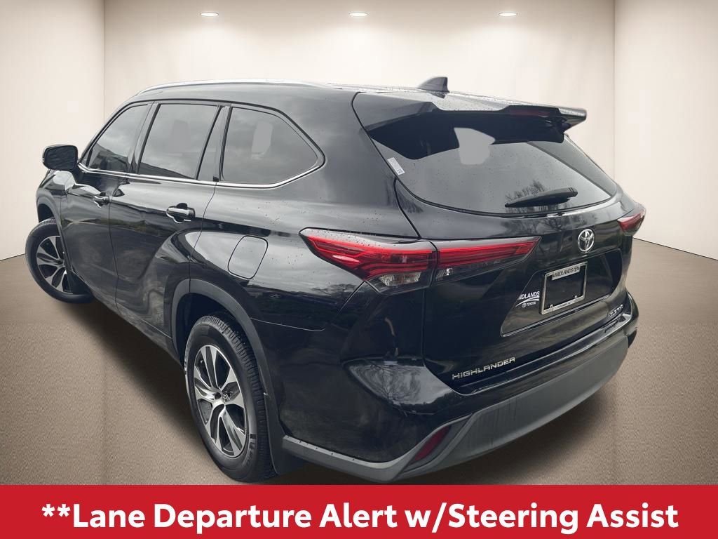 Used 2020 Toyota Highlander XLE image 12