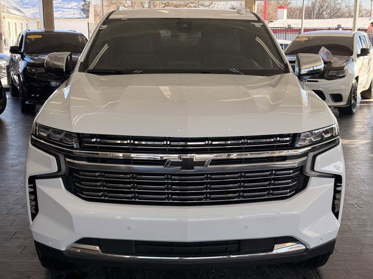 Used 2023 Chevrolet Suburban Premier image 3