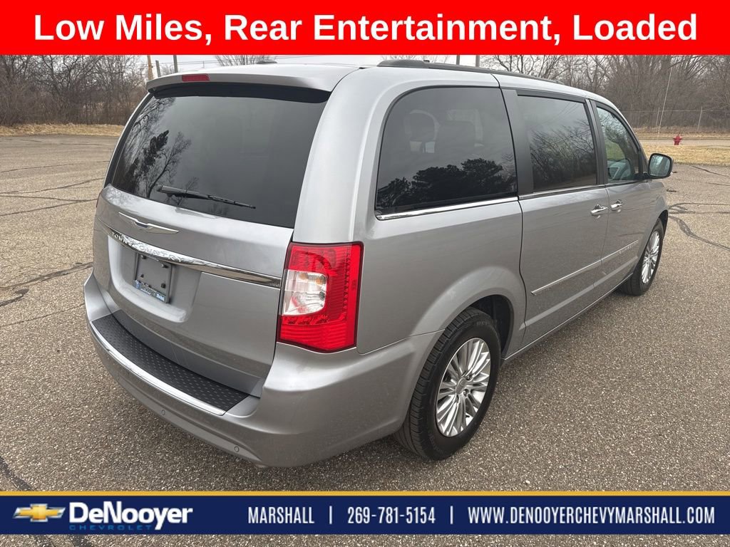 Used 2015 Chrysler Town & Country Touring-L w/ Driver Convenience Group image 5