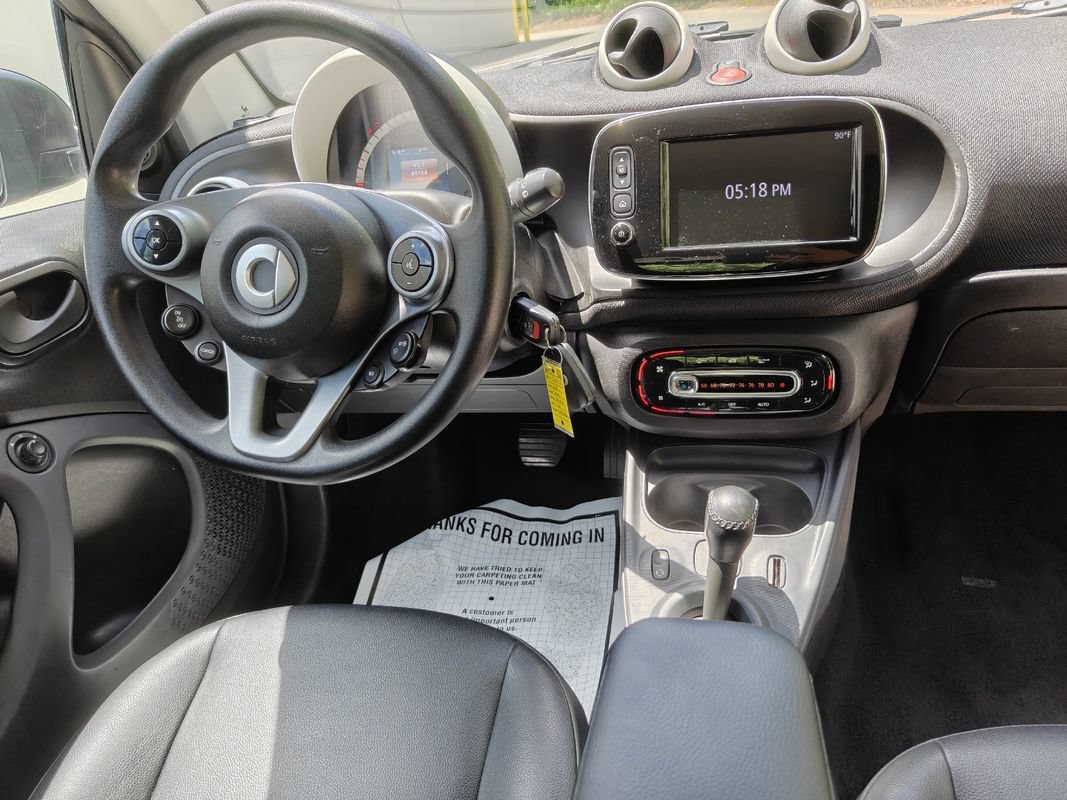 Used 2016 smart fortwo passion RWD image 19