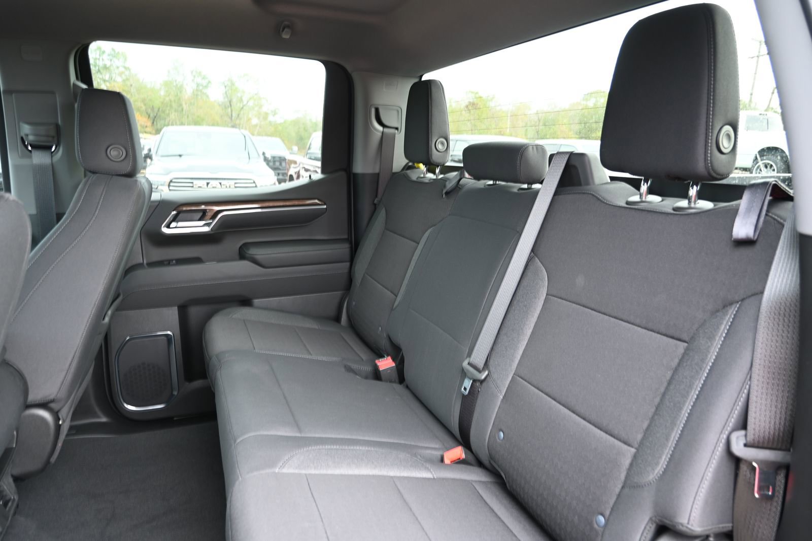 Used 2025 Chevrolet Silverado 1500 LT image 24