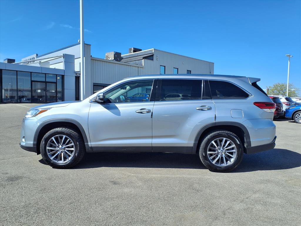 Used 2019 Toyota Highlander XLE image 3