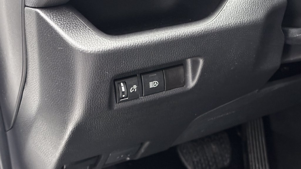 Used 2025 Toyota RAV4 LE AWD/4WD image 19