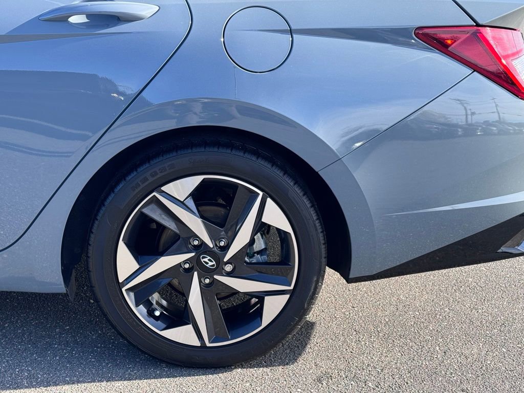 Used 2022 Hyundai Elantra SEL w/ Convenience + Premium Package image 40