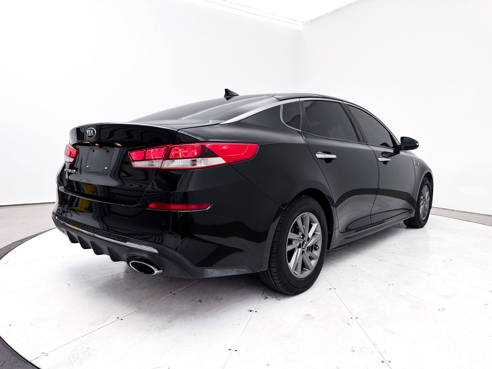 Used 2020 Kia Optima LX image 15
