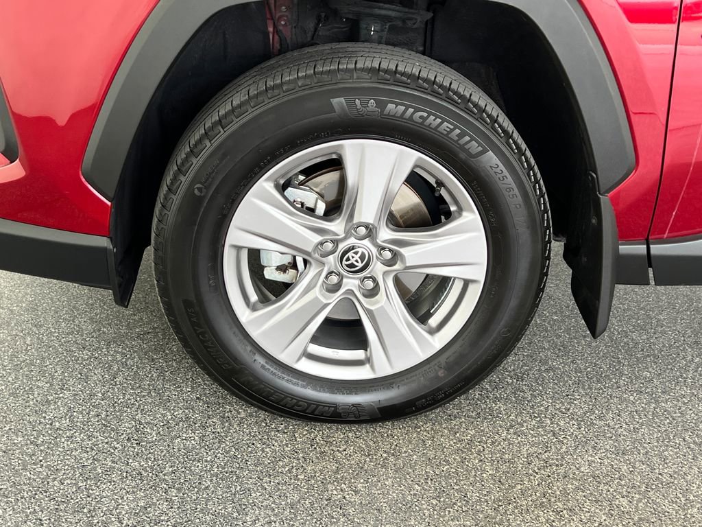 Used 2025 Toyota RAV4 XLE AWD/4WD image 27