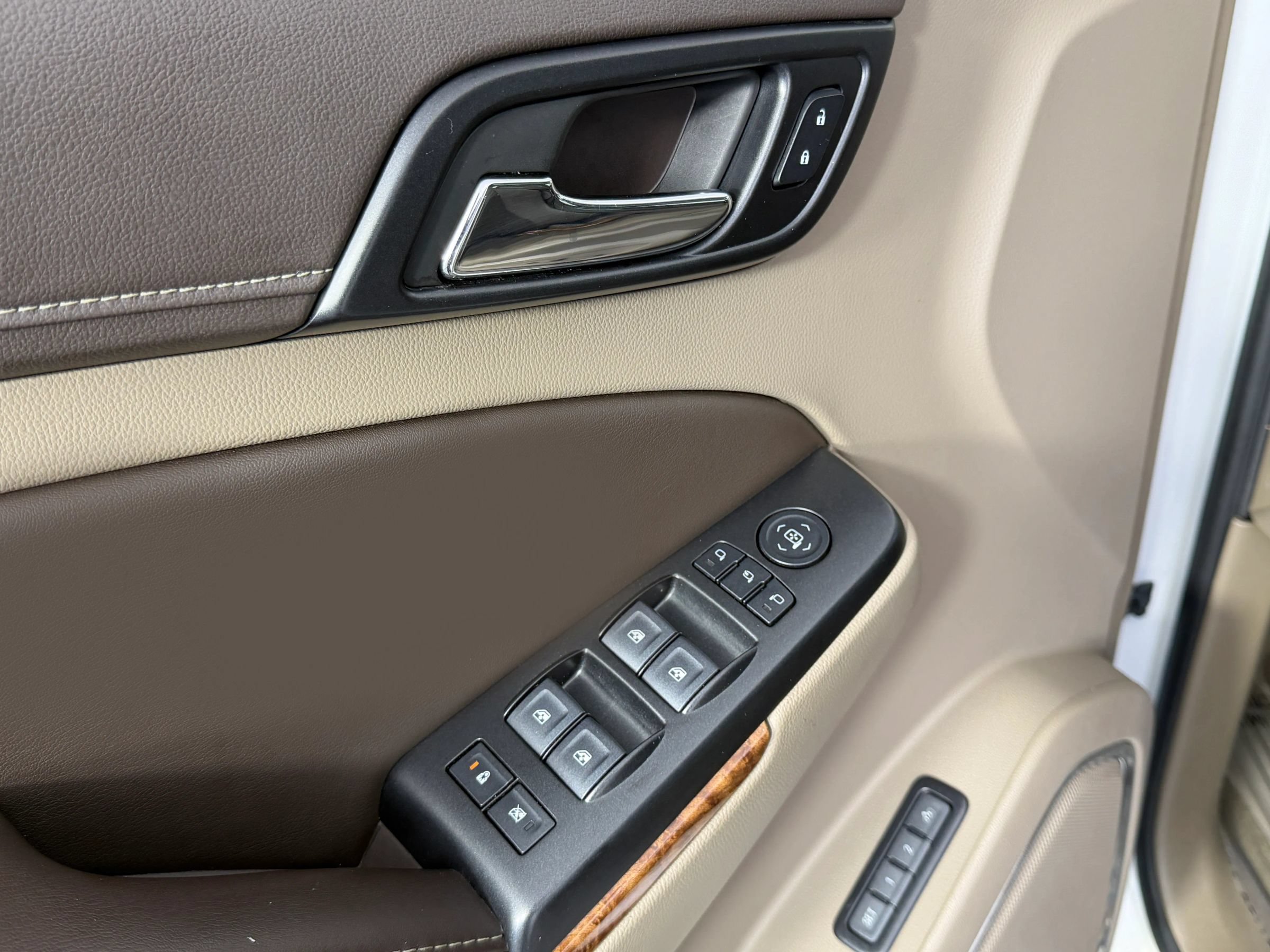 Used 2018 Chevrolet Suburban Premier AWD/4WD image 36