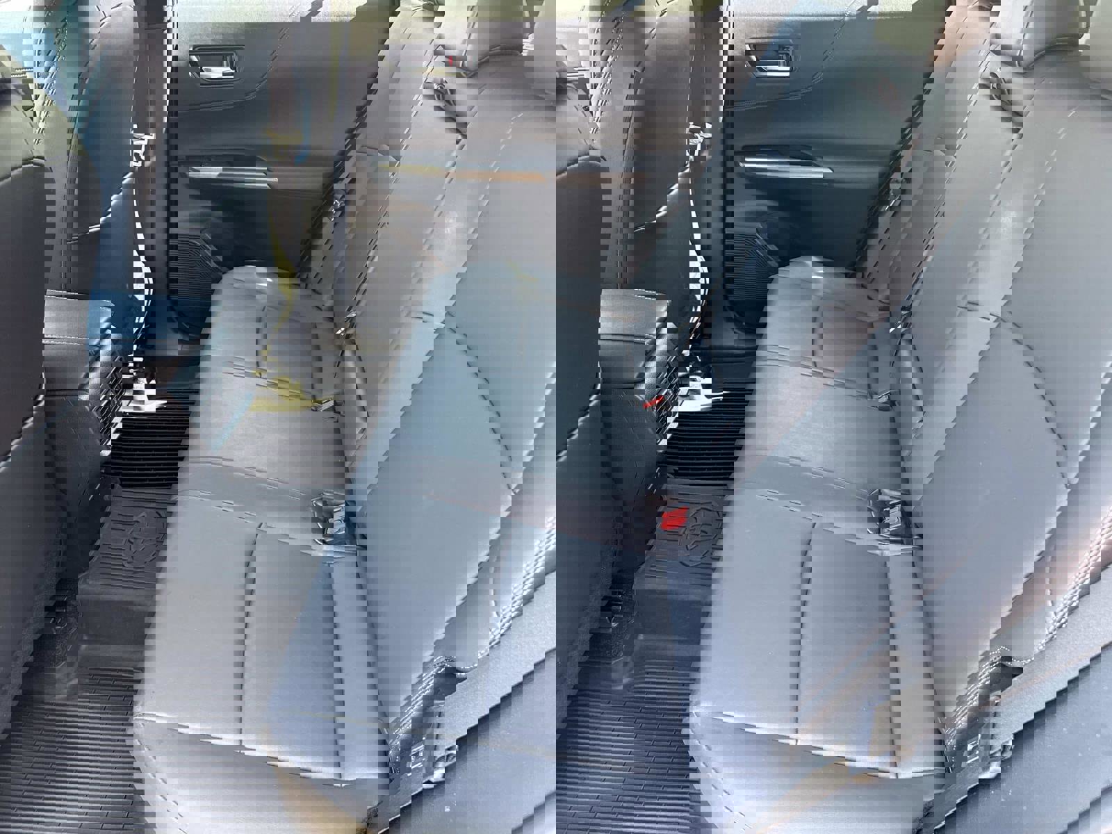 Used 2023 Toyota Venza XLE image 9