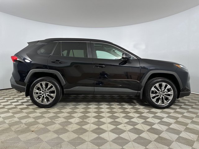 Used 2022 Toyota RAV4 XLE Premium image 8