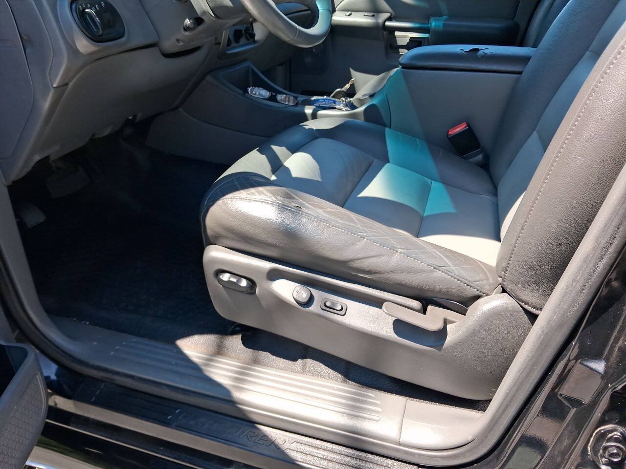 Used 2005 Ford Explorer Sport Trac Adrenalin AWD/4WD image 24