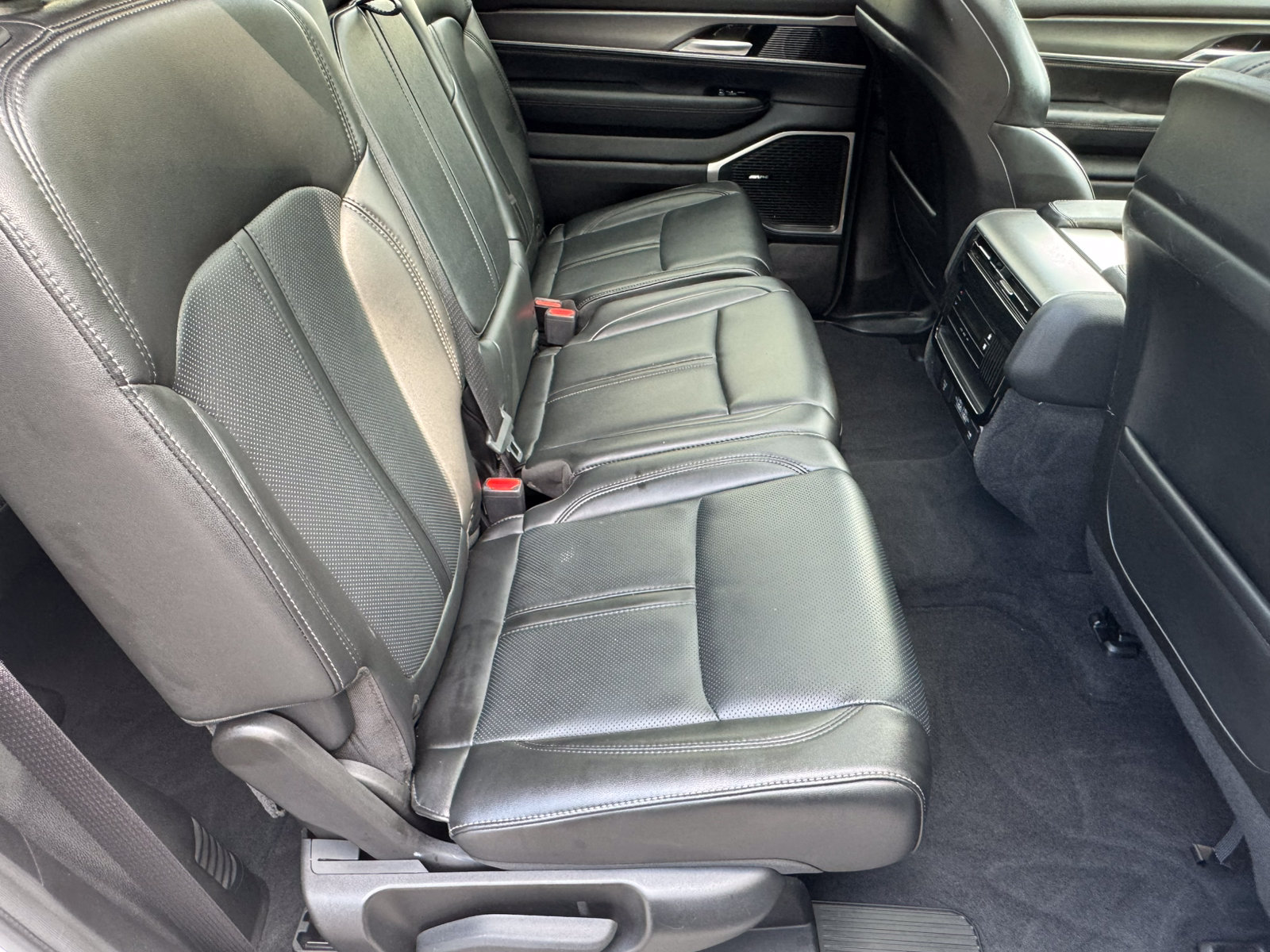 Used 2025 Jeep Wagoneer 2WD w/ Premium Group I image 20