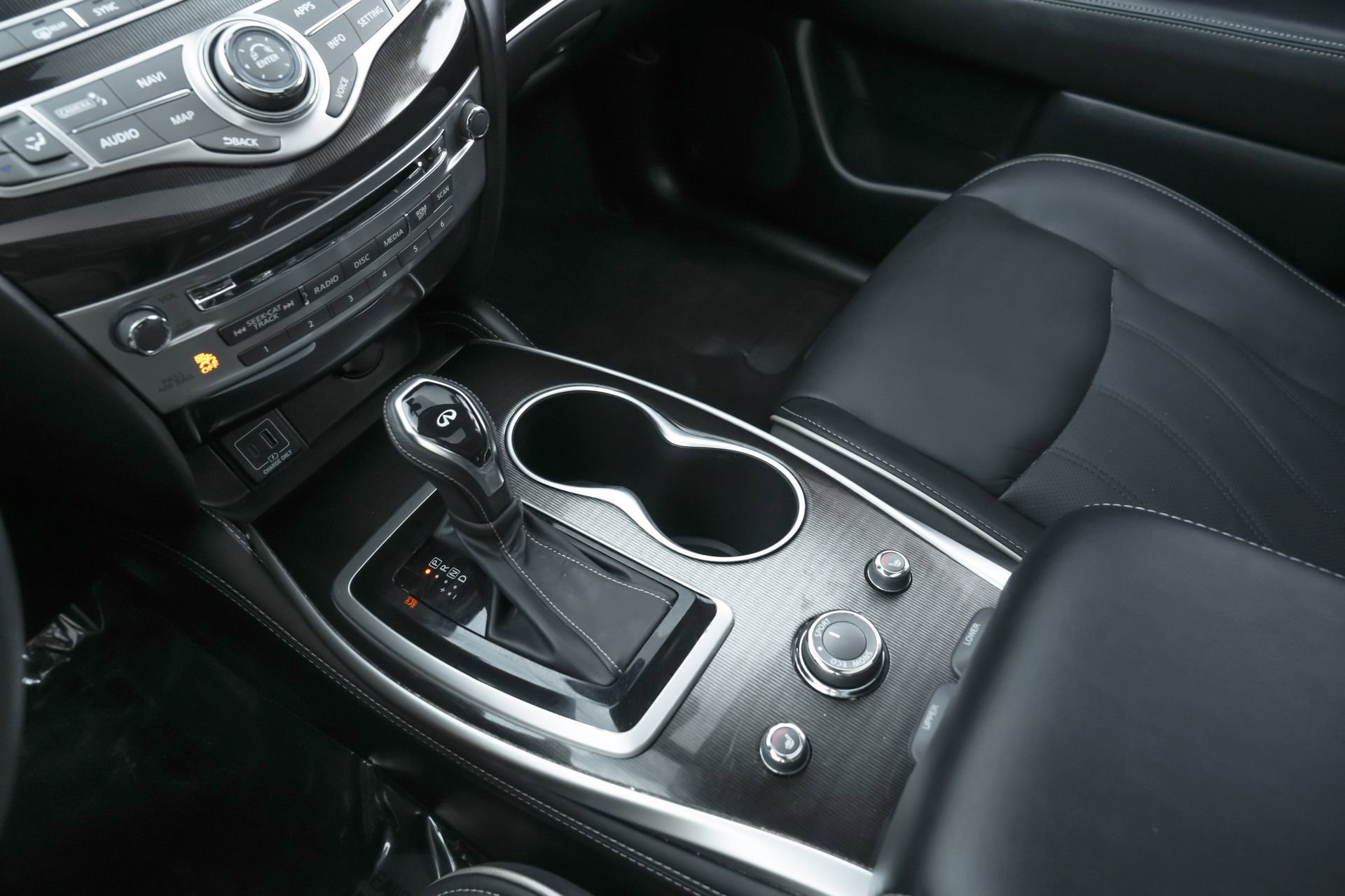 Used 2019 INFINITI QX60 Luxe w/ Essential Package image 10