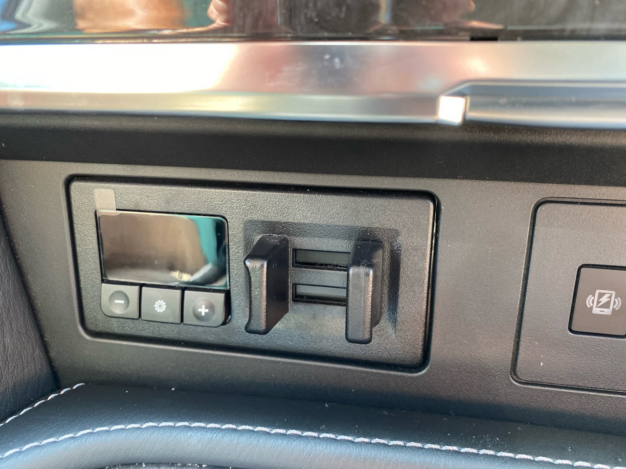 Used 2024 Nissan Armada Platinum w/ Captain's Chairs Package image 23