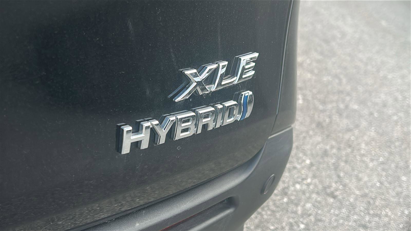 Used 2023 Toyota Sienna XLE image 6