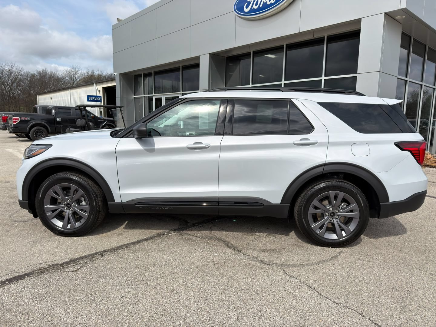 New 2026 Ford Explorer Active w/ Active Comfort Package AWD/4WD image 4
