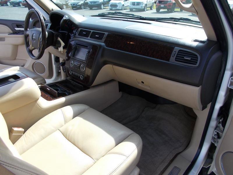 Used 2010 GMC Yukon Denali image 22