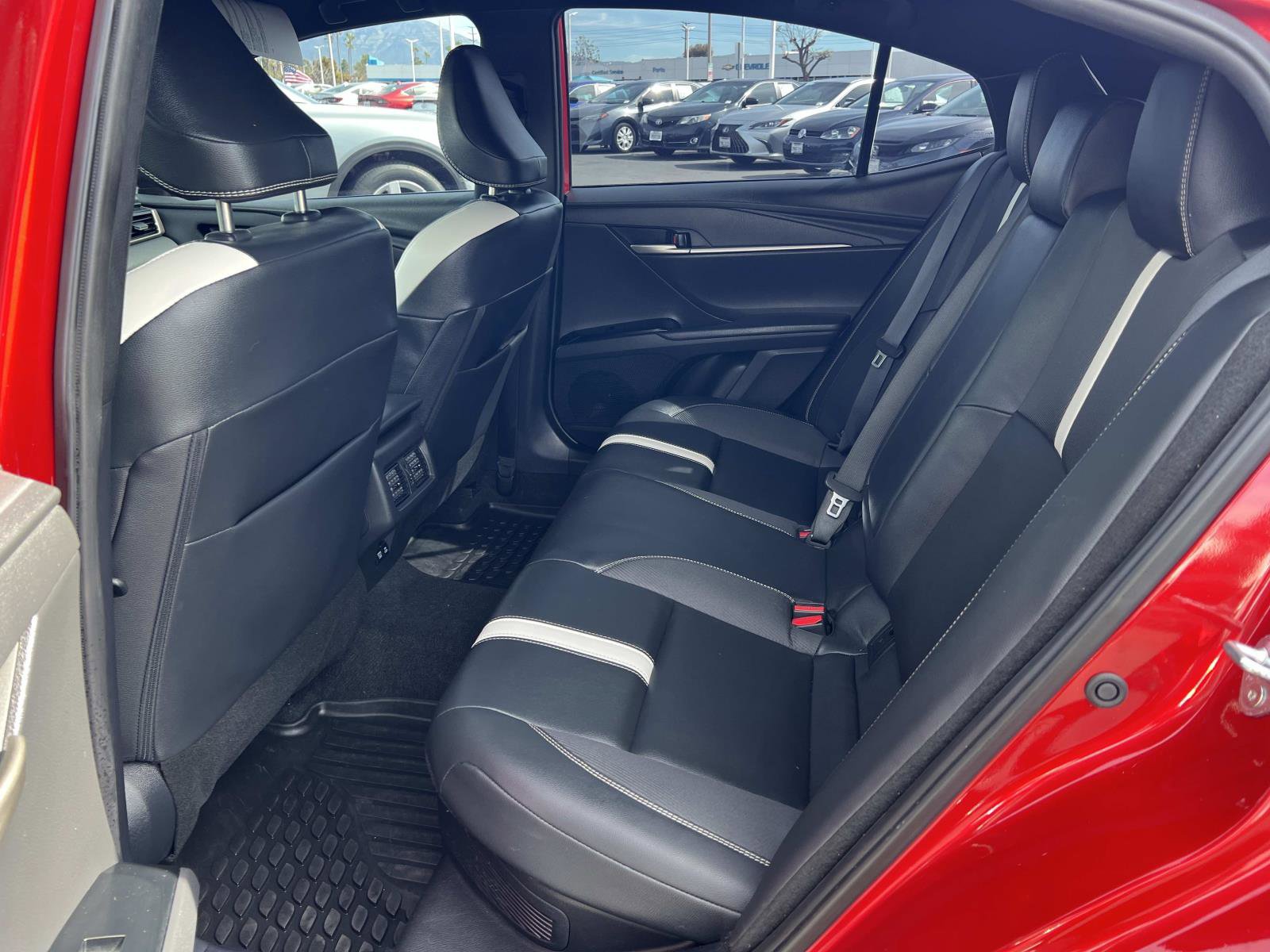 Used 2025 Toyota Camry SE w/ Convenience Package image 21