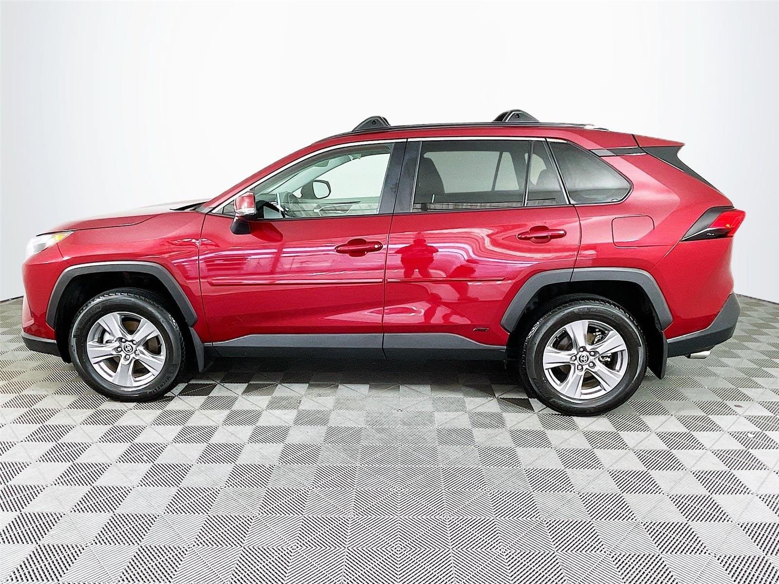 Used 2025 Toyota RAV4 XLE w/ Convenience Package AWD/4WD image 4