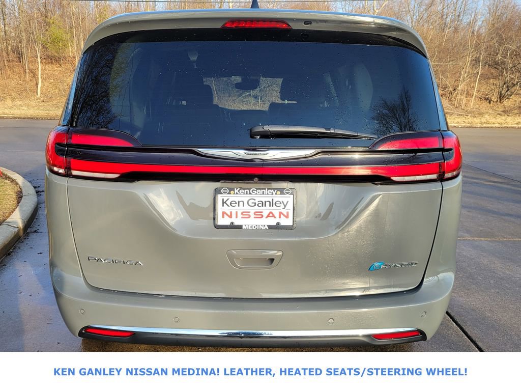 Used 2023 Chrysler Pacifica Touring-L image 4