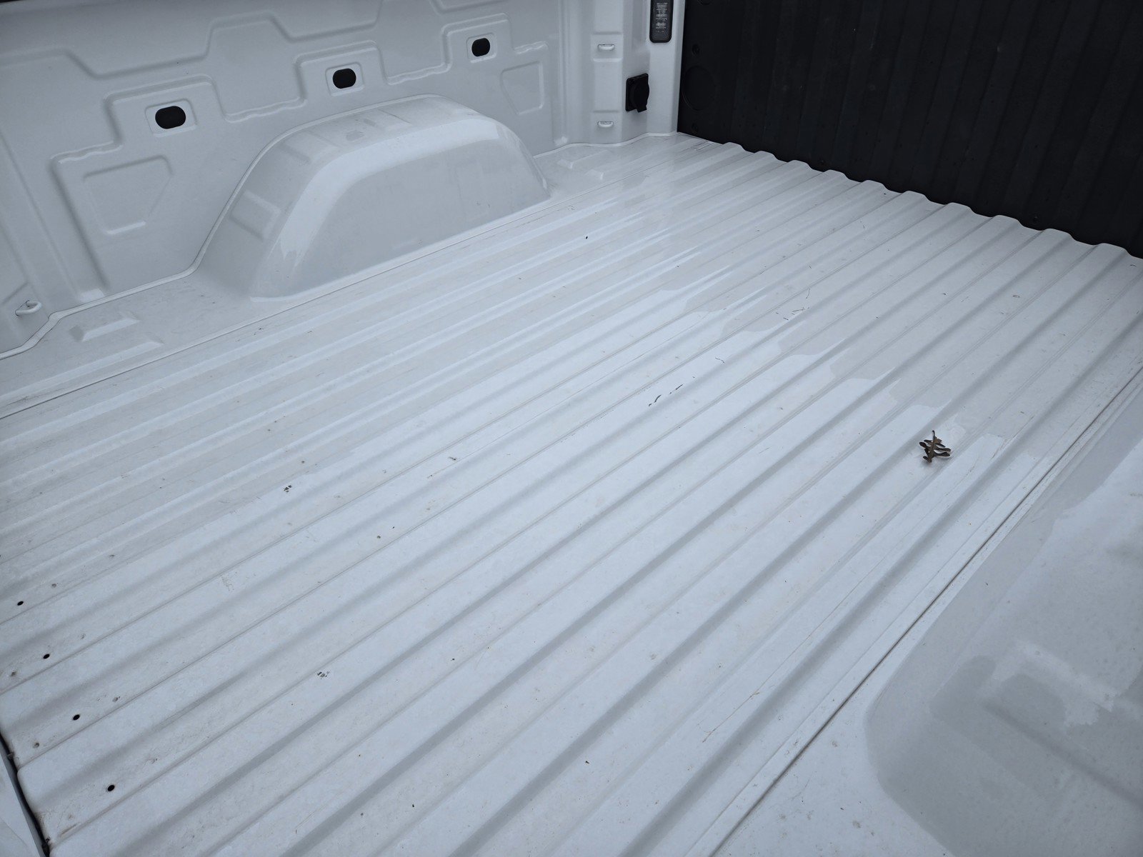 Used 2025 GMC Sierra 1500 Elevation image 9