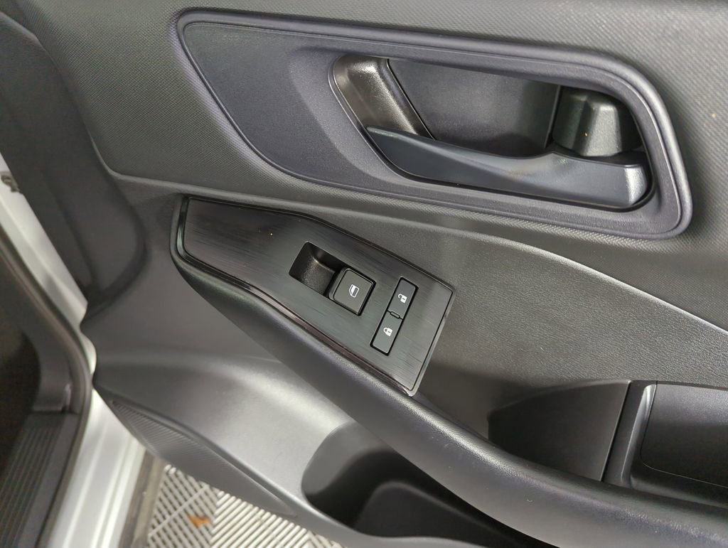 Used 2024 Nissan Rogue S image 33