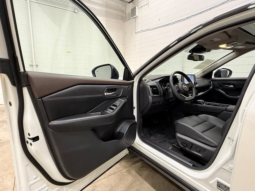 Used 2023 Nissan Rogue SL w/ SL Premium Package AWD/4WD image 35