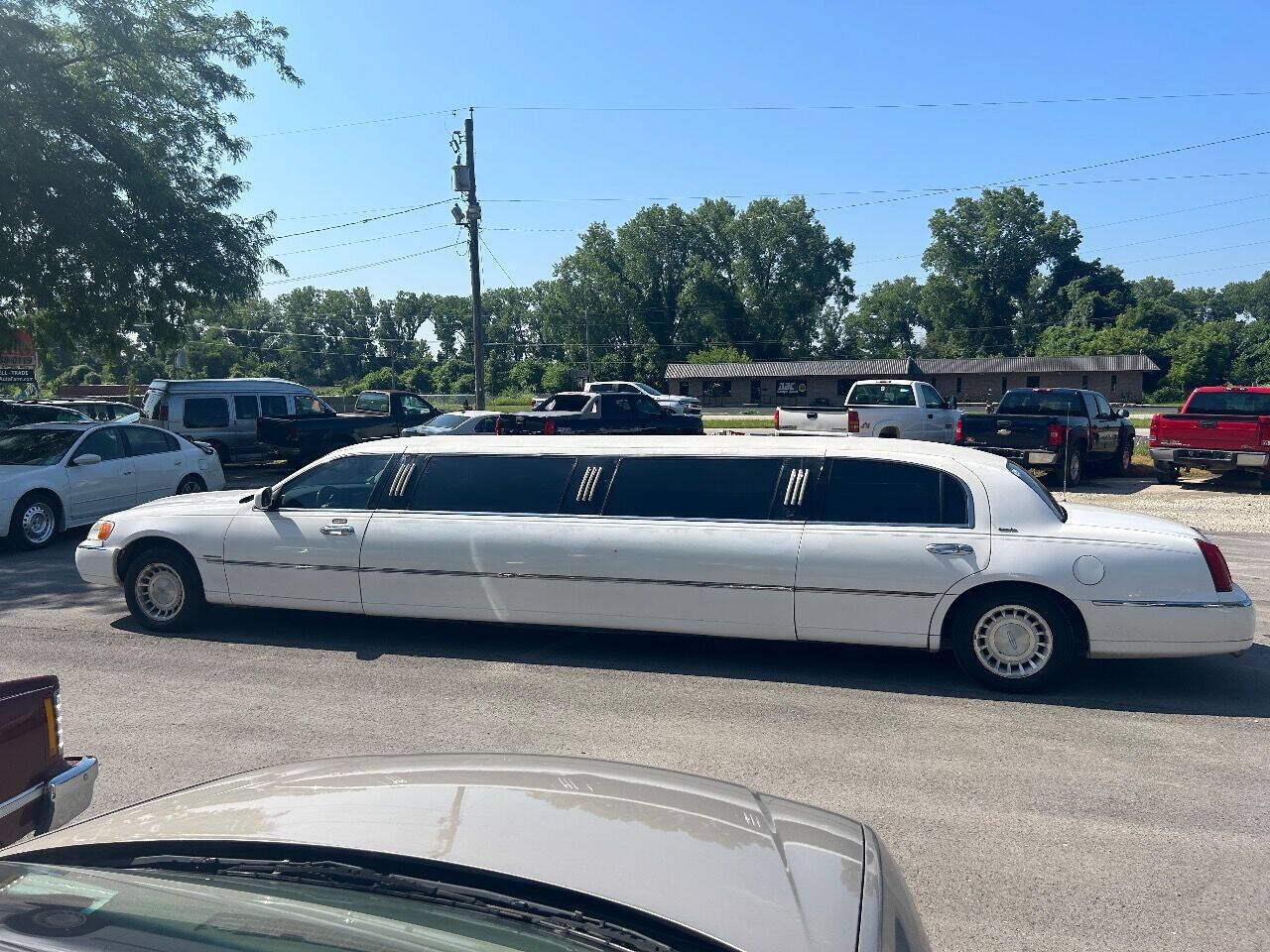 Used 1999 Lincoln Town Car Executive RWD image 7