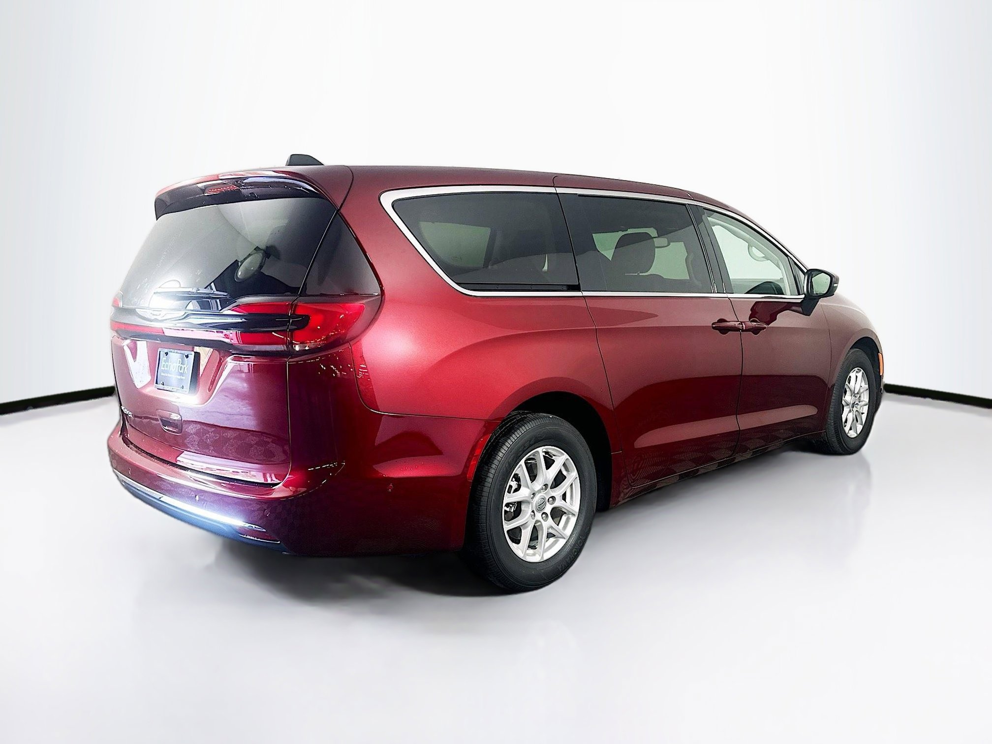 Used 2023 Chrysler Pacifica Touring-L image 9