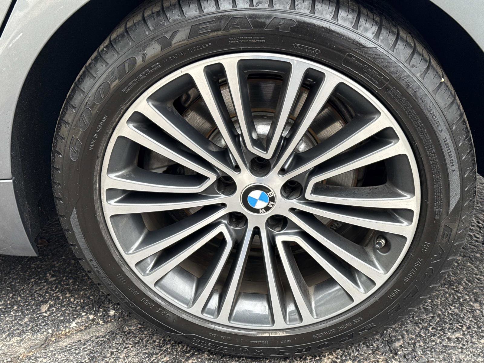 Used 2018 BMW 530i xDrive AWD/4WD image 9