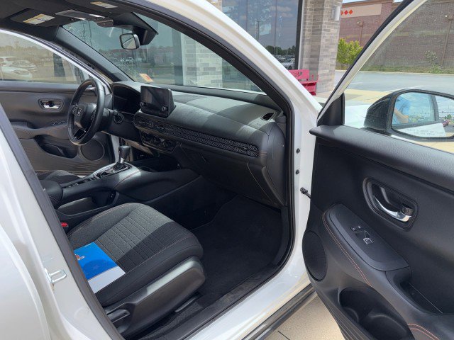 Used 2024 Honda HR-V Sport image 15