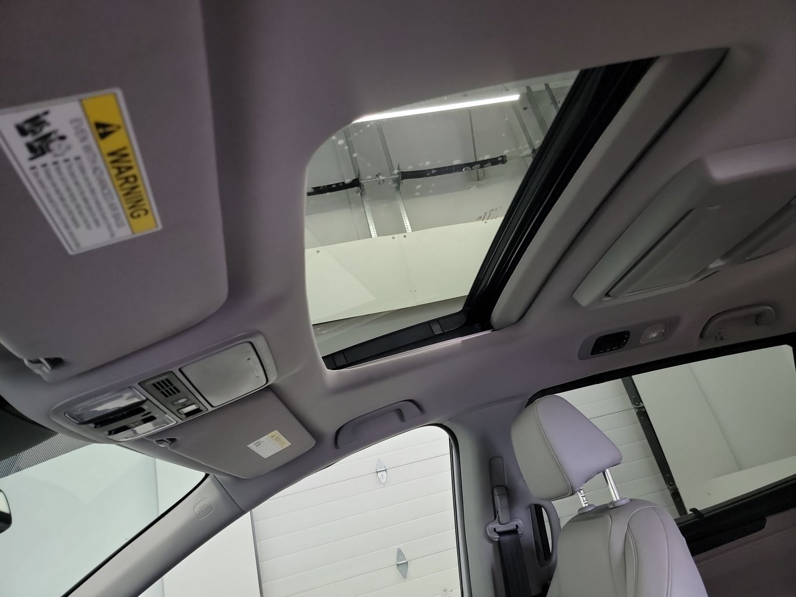 Certified 2023 Honda Odyssey Touring image 24