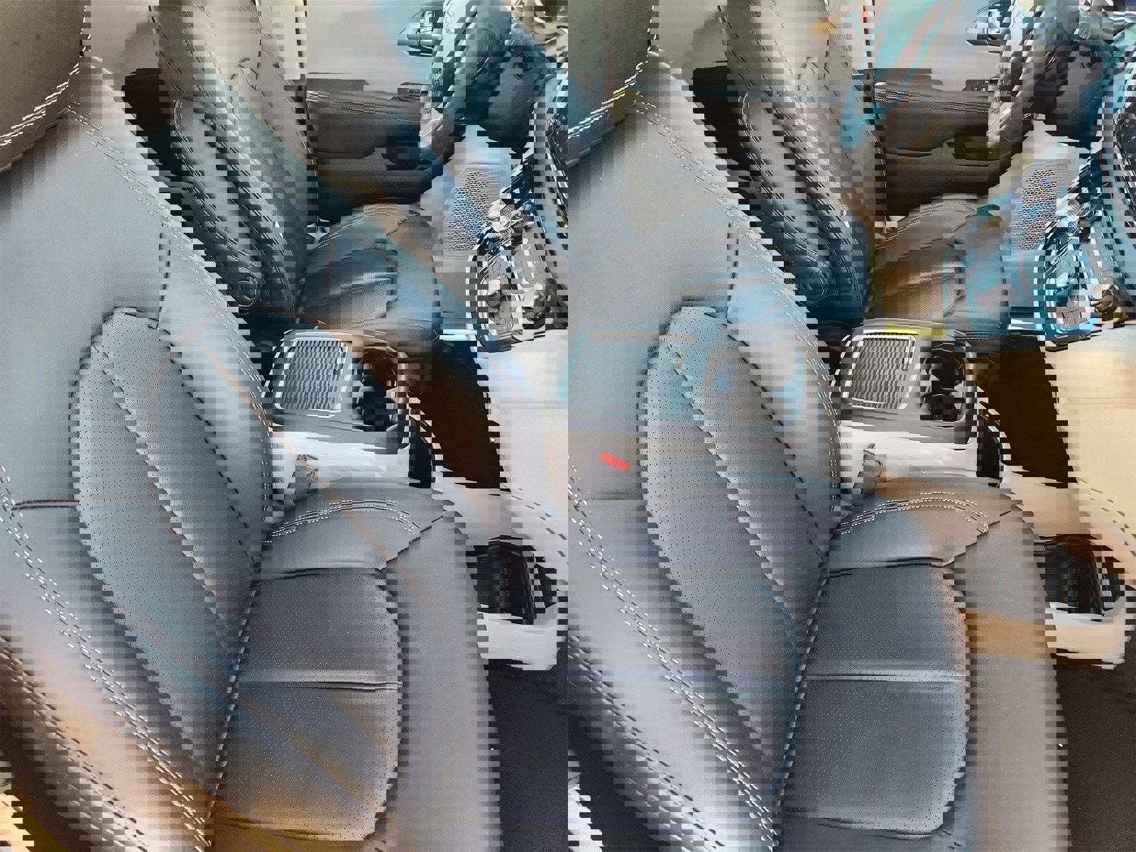 Used 2024 Chrysler Pacifica Touring-L image 14