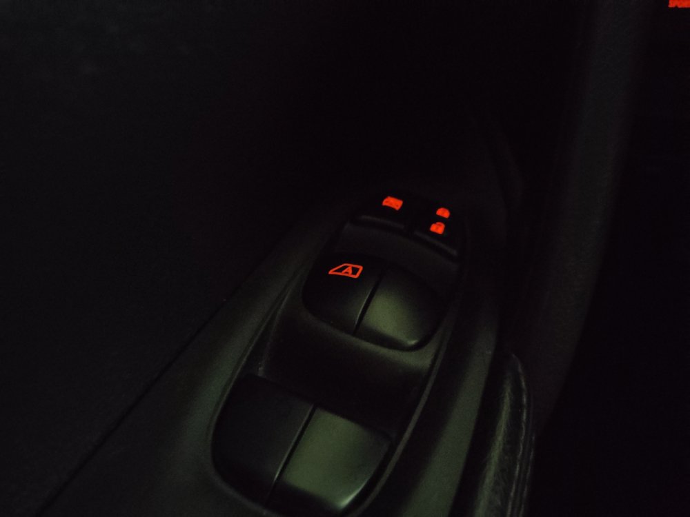 Used 2015 Nissan Rogue SV w/ SV Moonroof Package FWD image 27