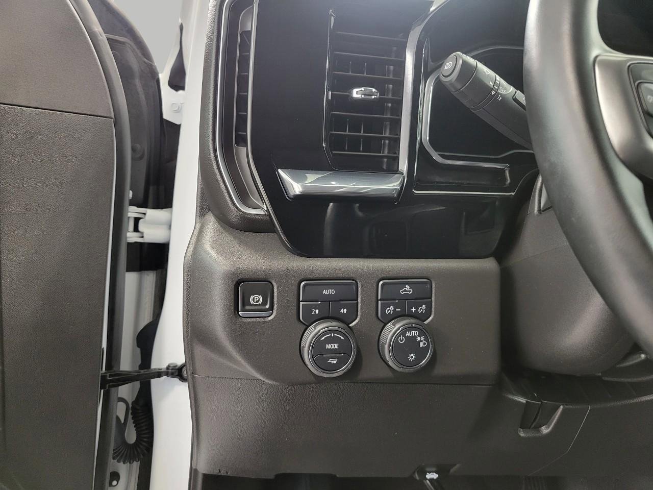 Used 2024 Chevrolet Silverado 1500 LT AWD/4WD image 10