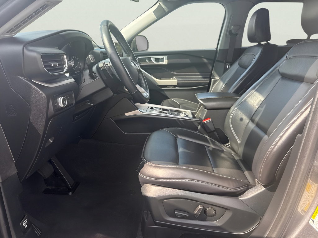Used 2021 Ford Explorer XLT w/ Equipment Group 202A AWD/4WD image 14