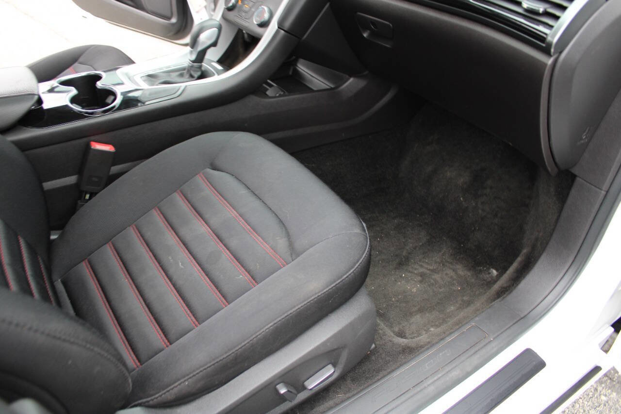 Used 2015 Ford Fusion SE w/ Equipment Group 201A FWD image 38