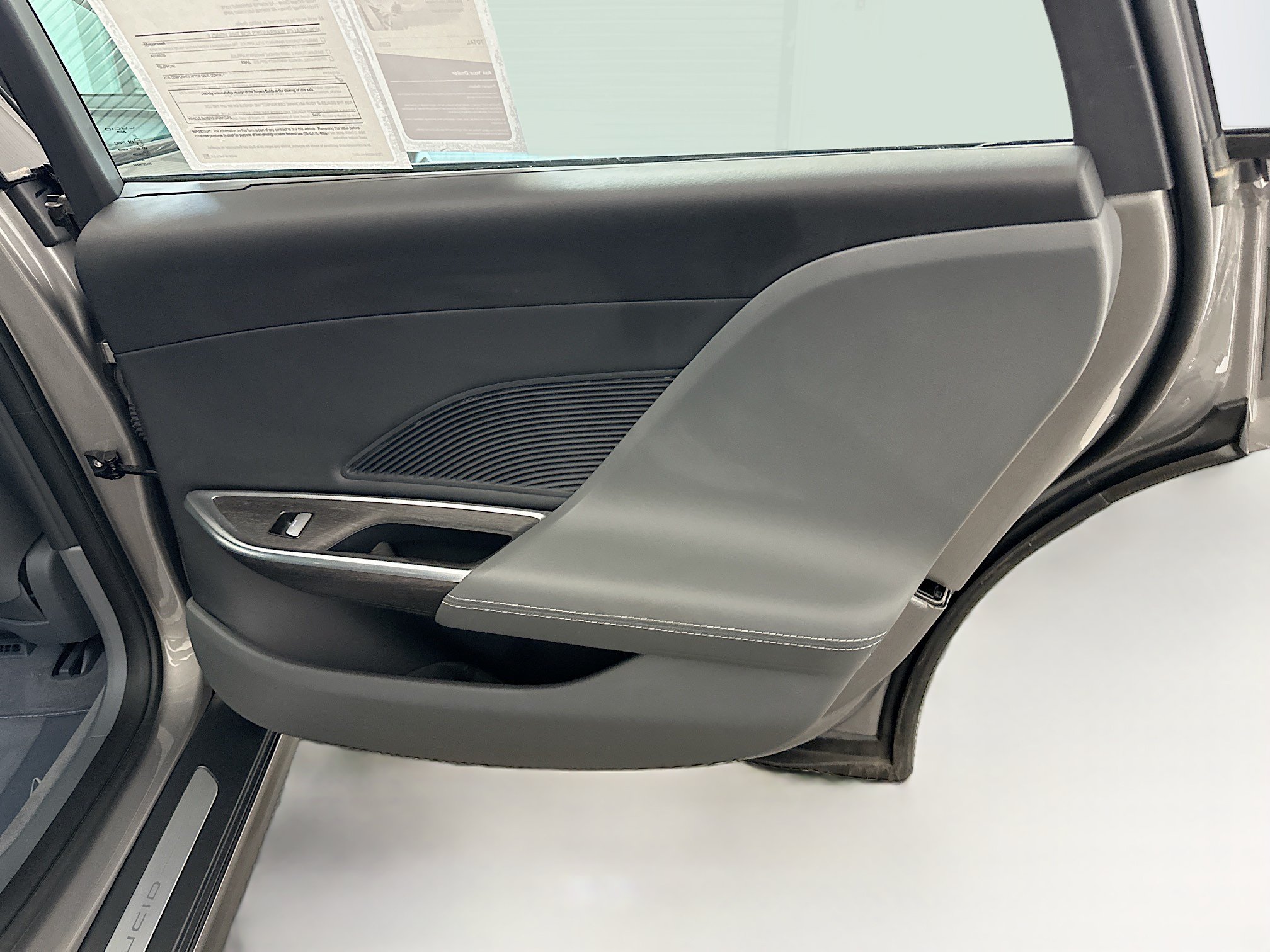 Used 2024 Lucid Air Touring AWD/4WD image 32