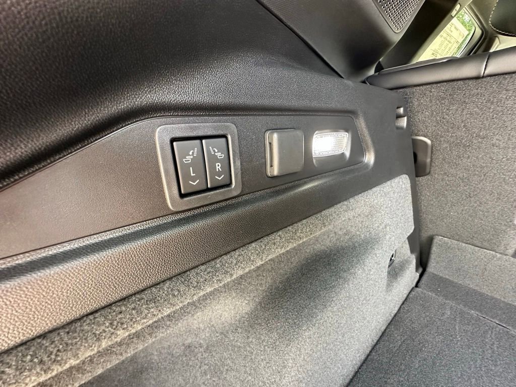 New 2025 Cadillac Lyriq Luxury image 20