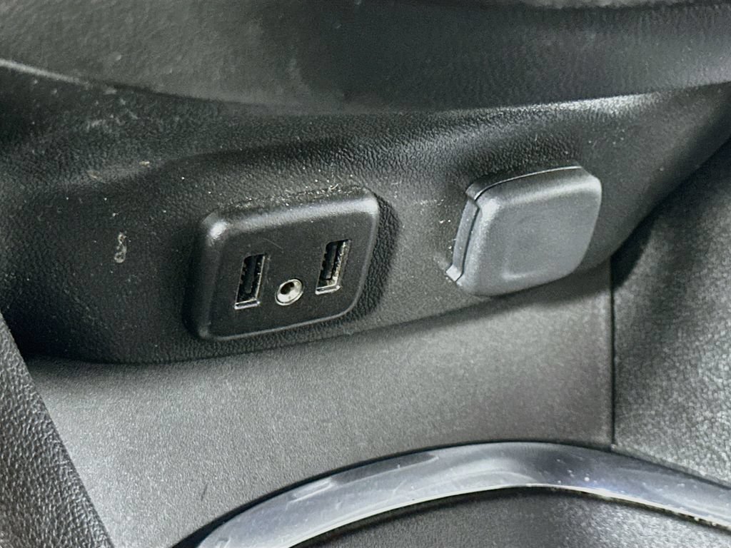 Used 2017 Chevrolet Malibu LT FWD image 29