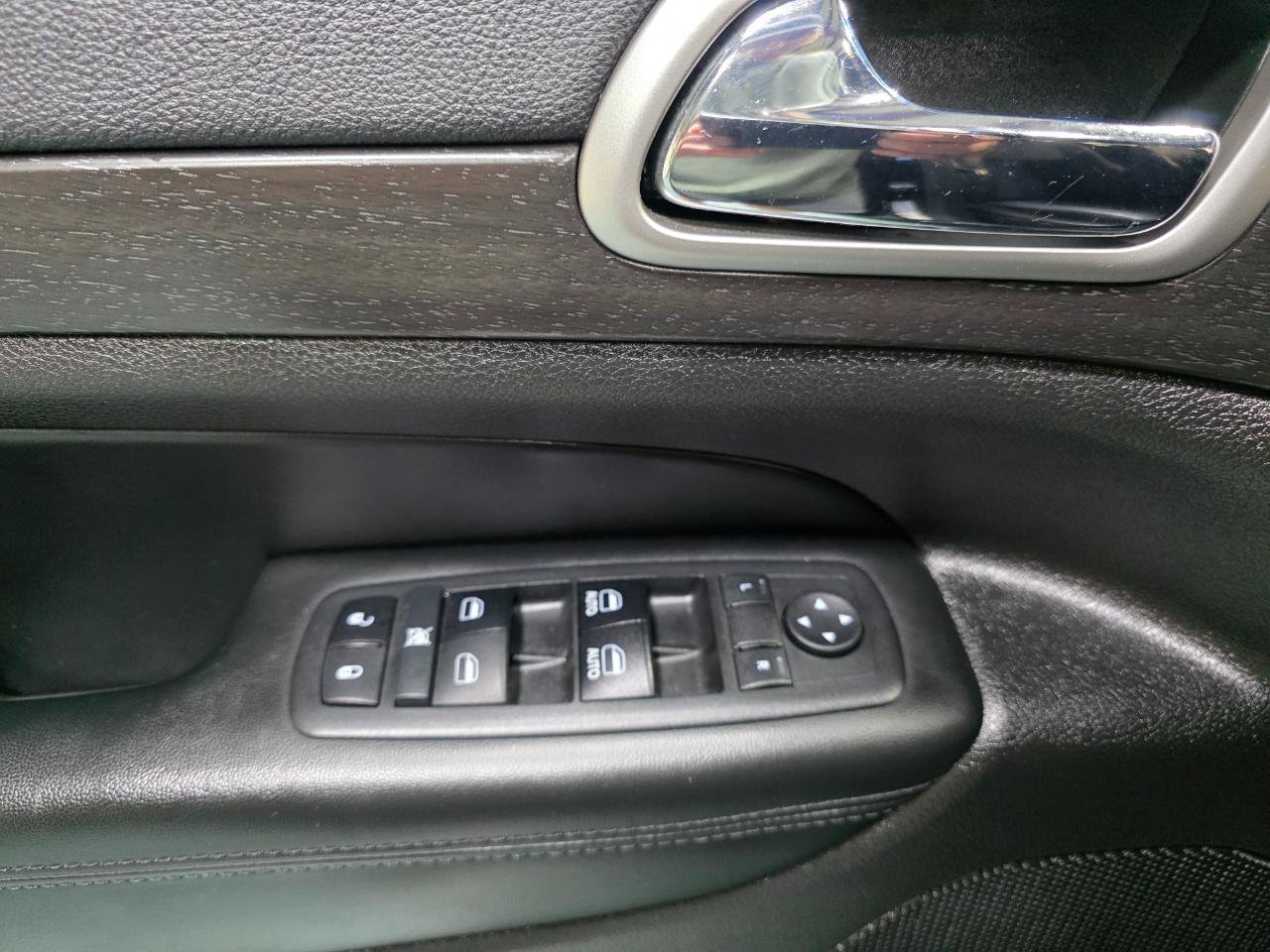 Used 2017 Jeep Grand Cherokee Altitude AWD/4WD image 18