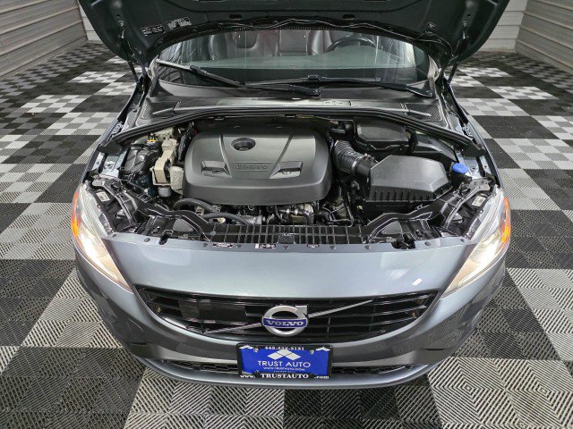 Used 2018 Volvo V60 T6 R-Design Platinum image 38