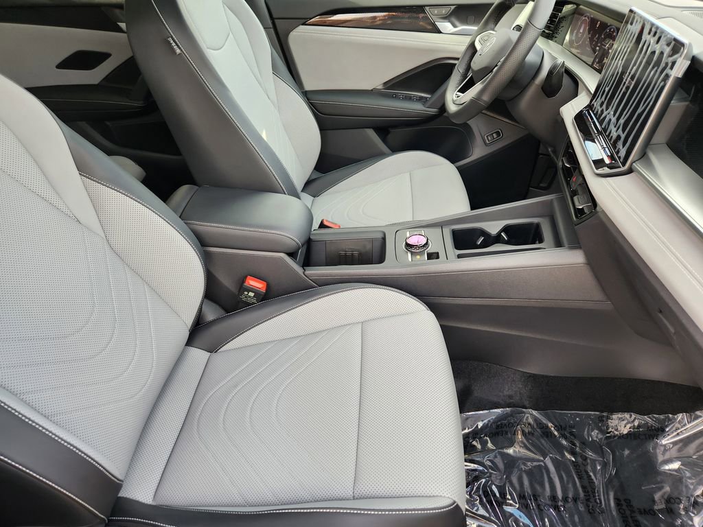 New 2026 Volkswagen Tiguan SE R-Line image 5