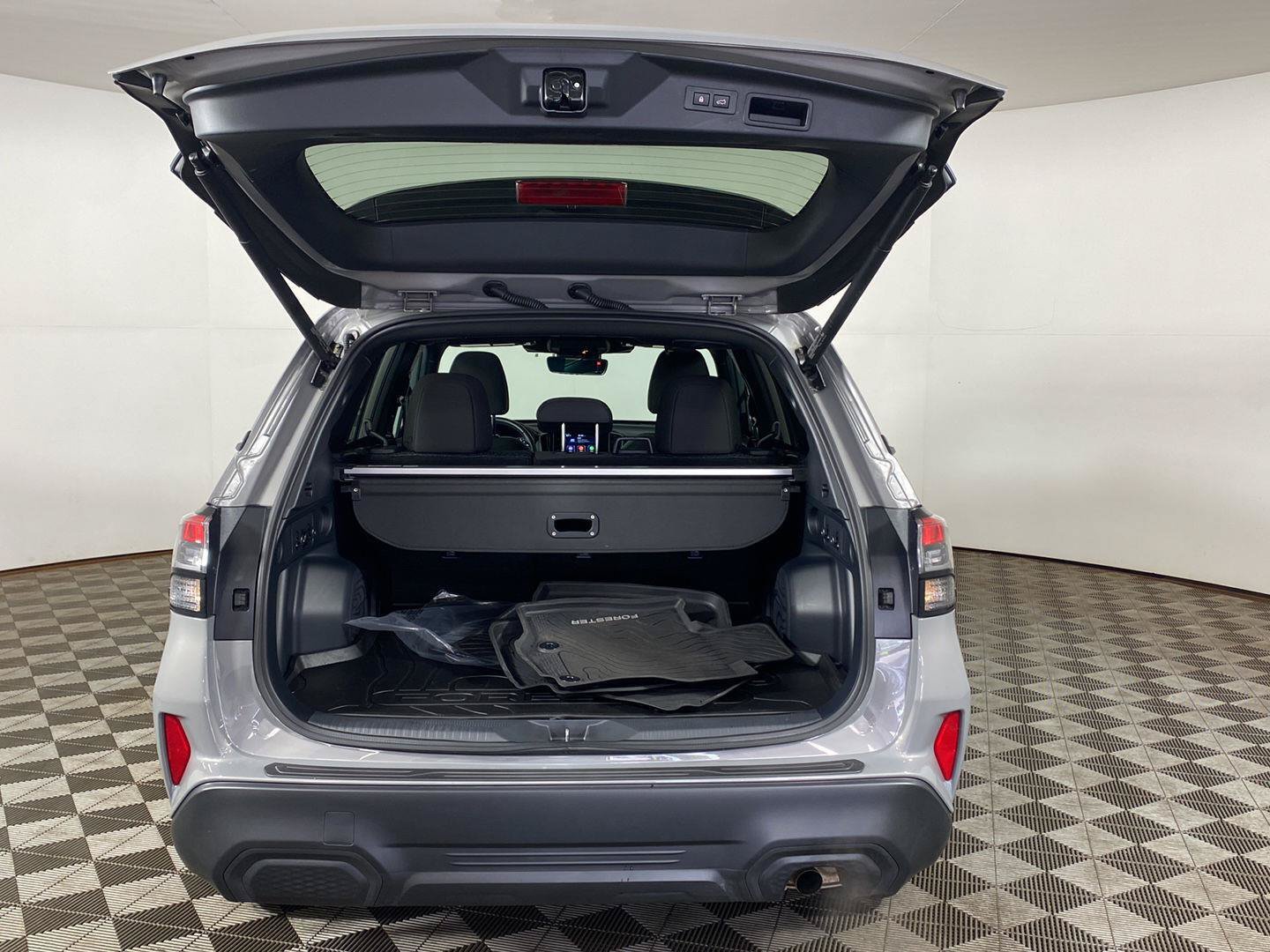 Used 2026 Subaru Forester Premium AWD/4WD image 7